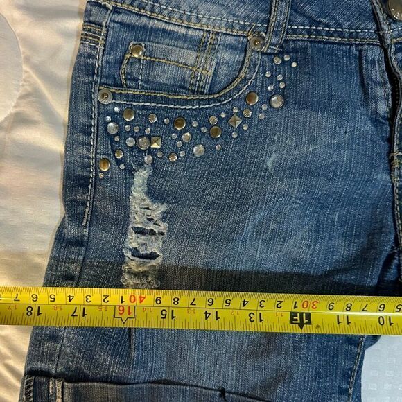 No Boundaries Denim Shorts Size 1 - Picture 5 of 9